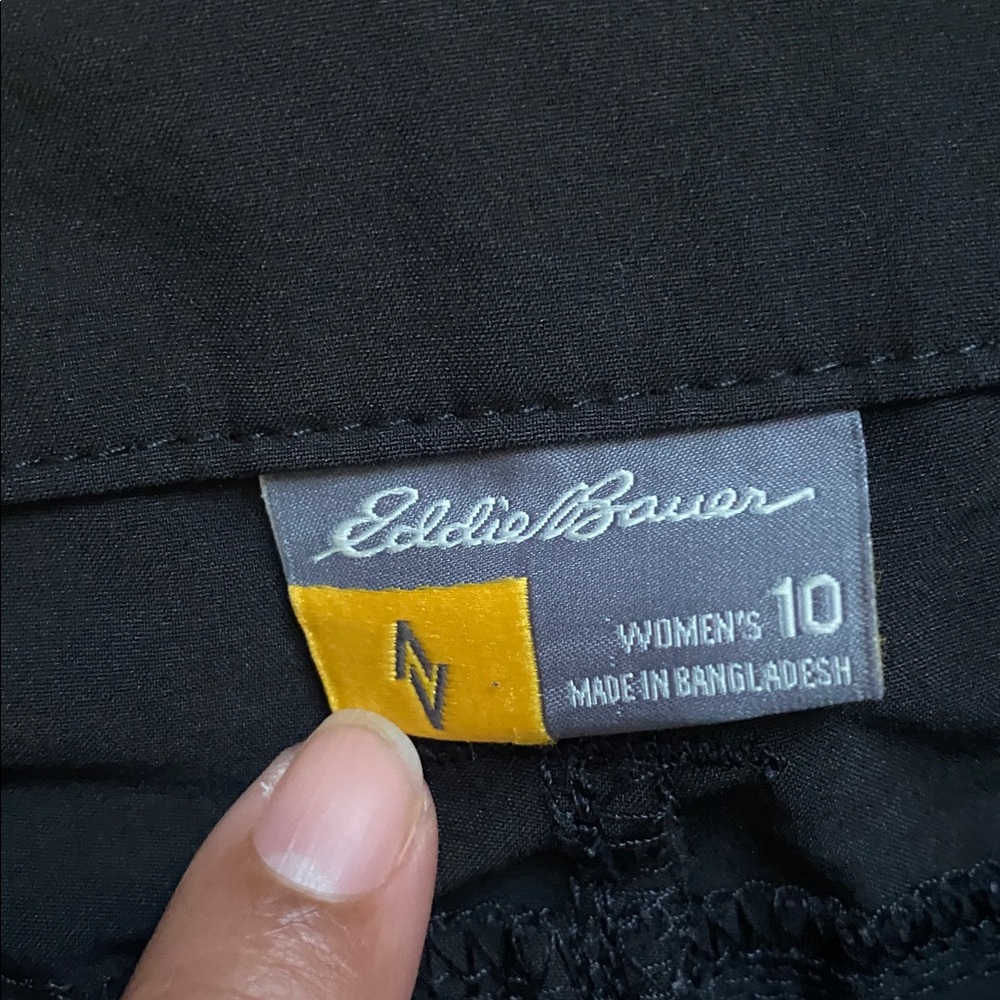 Eddie Bauer  women Dark Cargo Pants - Picture 6 of 8